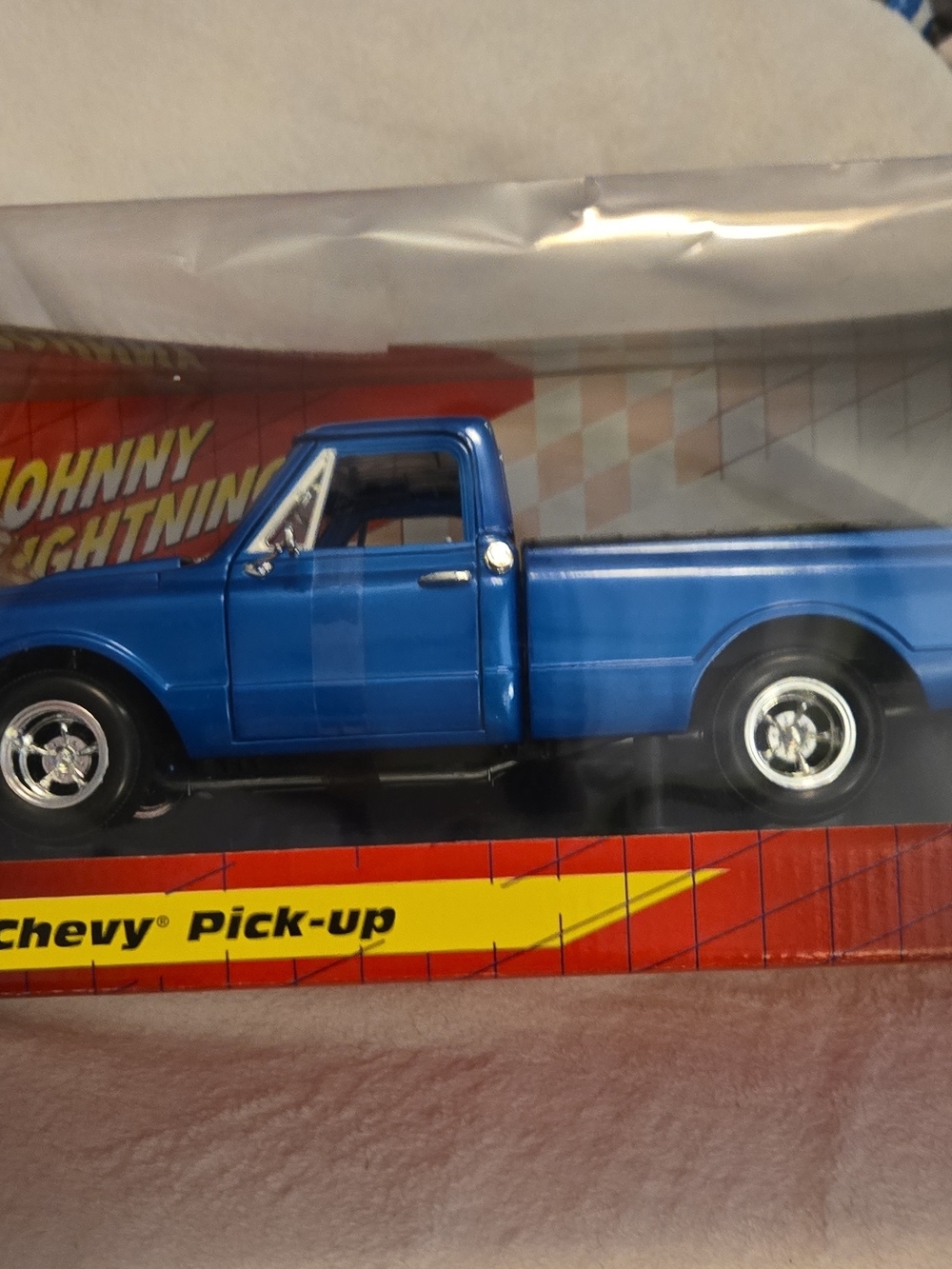 Johnny Lightning 1:18 1968 Chevrolet Chevy Pick-up Blue Diecast Opening Hood